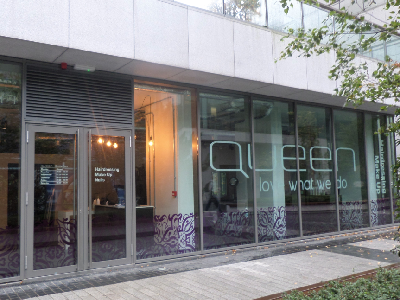 Hair Salon in Central Park Hair salon facade